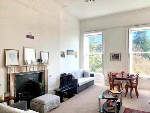 غرفة الضيوف, Grosvenor Apartments in Bath - Great for Families, Groups, Couples, 80 sq m, Parking in Bathampton