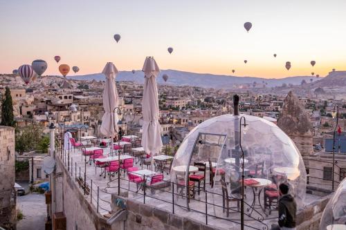 Charming Cave Hotel