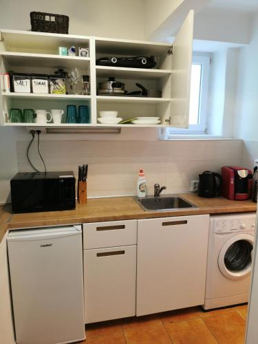 City Lights Apartment with Terrace - 24 Hours Check in, Bratislava (fotografie 3)