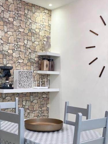 Facilities, Travel in Style: 2BR Apt with Fast Wi-Fi & Parking in Golf