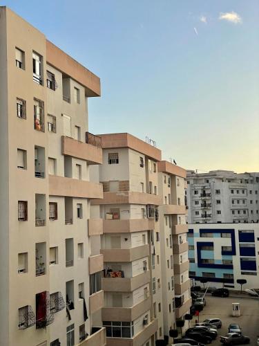 Exterior view, Travel in Style: 2BR Apt with Fast Wi-Fi & Parking in Golf