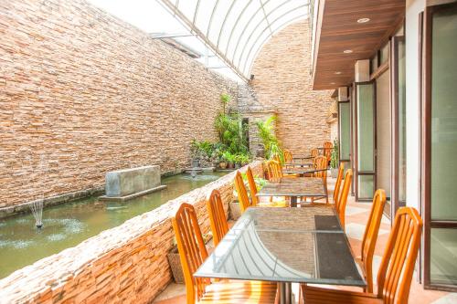Restaurant, Crystal Inn Phuket near Saphan Hin Sports Center