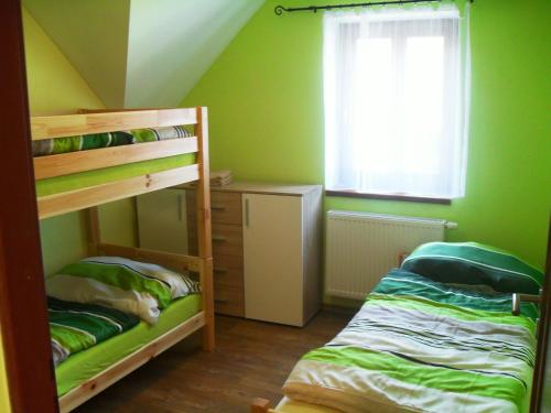 1 double bed, 3 twin beds