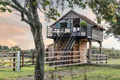 The Treehouse at Humblebee Hall - Hotel - Worcester