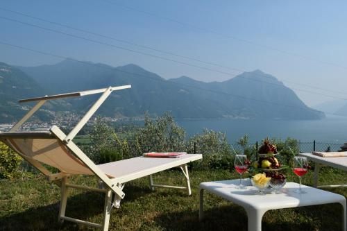  Villa Domus Bianca Mountain Lake Iseo Hospitality in Costa Volpino
