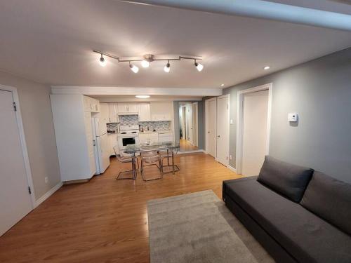 Facilities, Free Parking - Great 1BR near Henri Bourassa Metro in Ahuntsic-Cartierville