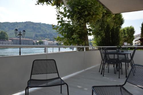 La Bâtie - Terrasse avec Vue imprenable sur le Rhône, 3 chambres, 3 salles de bain (La Batie - Terrasse avec Vue imprenable sur le Rhone, 3 chambres, 3 salles de bain) in Tain-l'Hermitage