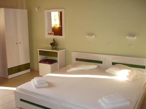 2 twin beds