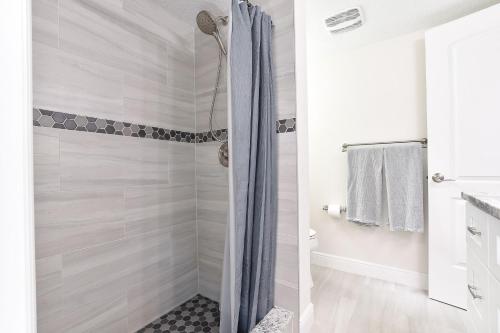 A Family Beach Home In Paradise, Pool, & Games! in Seminole, USA