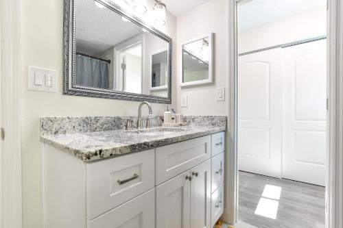 A Family Beach Home In Paradise, Pool, & Games! in Seminole, USA