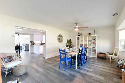 A Family Beach Home In Paradise, Pool, & Games! in Seminole, USA