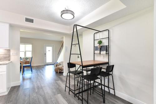 A Family Beach Home In Paradise, Pool, & Games! in Seminole, USA