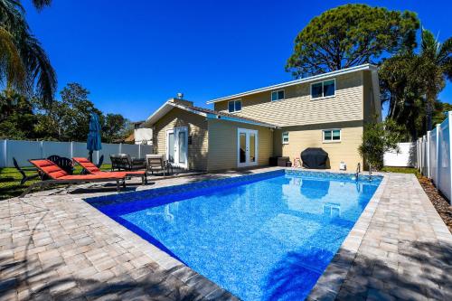 A Family Beach Home In Paradise, Pool, & Games! in Seminole, USA