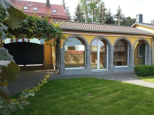 Haus Toskana, Kleines Ferienhaus im Toskanagarten in Bad Sulza, Deutschland