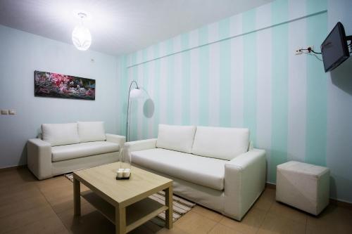 Baywatch Hotel - image 3