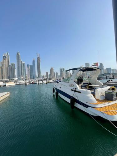 Yacht boat 2 Beds 1 Bath Dubai Eye Dubai Marina JBR, Dubái