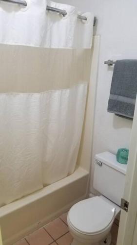 Hotel 2 Queen Beds Room 124 Booking thumb 3