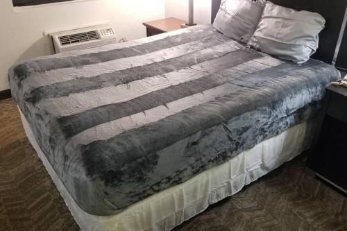 Hotel 2 Queen Beds Room 124 Hot Tub Booking in Stillwater, USA