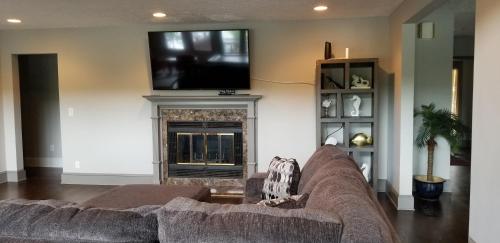 Pine Haven Lake front home /w Dock in Murrayville, USA