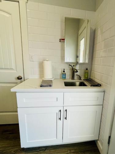 Konyha, Country Suite Apartment near Lake Fork with Stocked Pond and Walking Trails in Emory (TX)