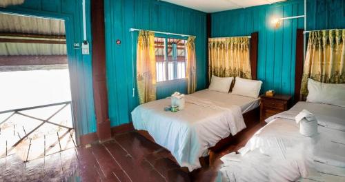 DON DET Souksan Sunset Guesthouse and The Xisland Riverview Studio in ミャンコン