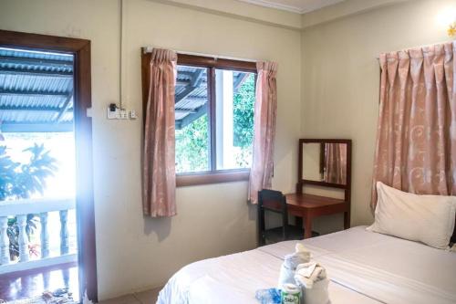 DON DET Souksan Sunset Guesthouse and The Xisland Riverview Studio in Muang Khong