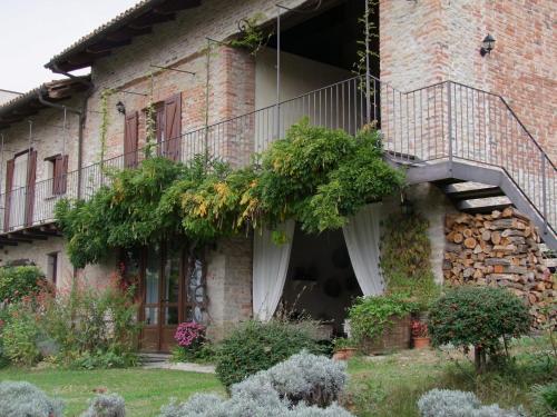 Dārzs, Casa Branzele in Trezzo Tinella