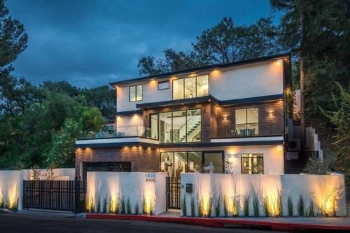 Modern Luxury Sherman Oaks Oasis