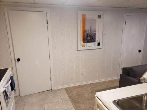 Choose, 1of 2 entire! appart- 1BR-1sofa bed king size-free prkg- at Mohawk college city of falls