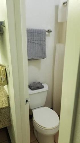 Hotel 2 Queen Beds Hotel Room 131 Wi-Fi Hot Tub Booking in Stillwater, USA
