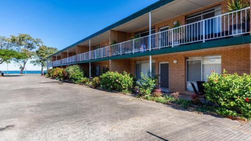 Comfy Ground Floor Unit opposite waterfront! Welsby Pde, Bongaree