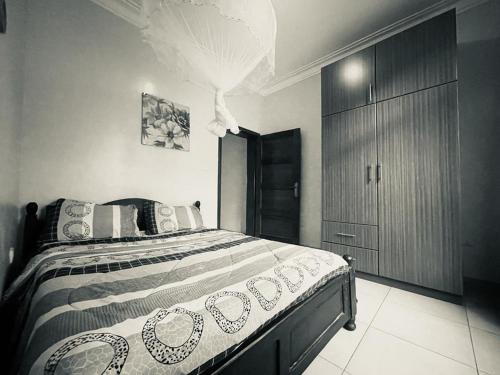 Room in House - Standard Queen Bedroom akagera myplace