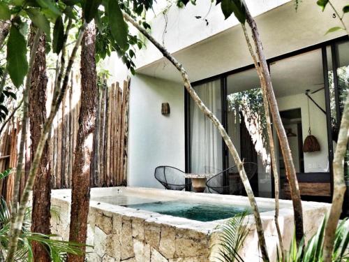 Tropical Room with Plunge Pool and Private Garden image 3