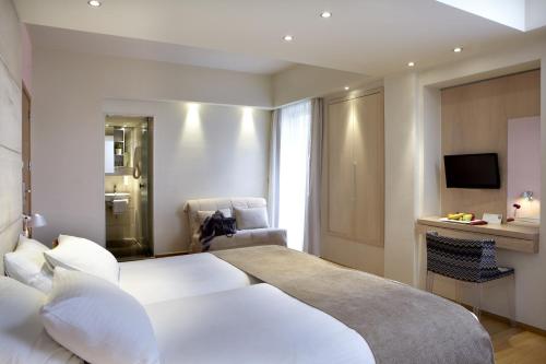 2 twin beds, 1 sofa bed