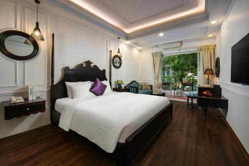 Suite, executive, balcony