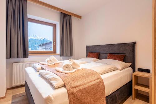 1 queen bed, 1 sofa bed