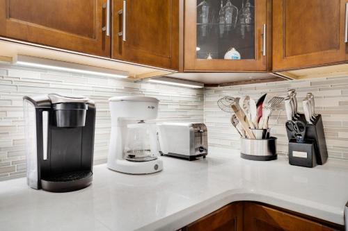 Holiday Surf & Racquet Club 216 by RealJoy Vacations - main image