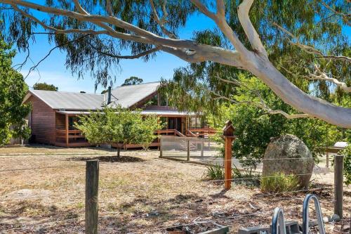 Country Escape - House & 5 Acres Pyalong