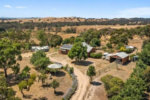 Country Escape - House & 5 Acres Pyalong