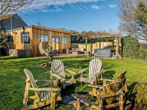 Log Cabin near Bath