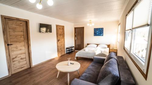2 bedrooms, 3 beds