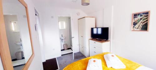 Modern, well located en-suite rooms with parking and all facilities