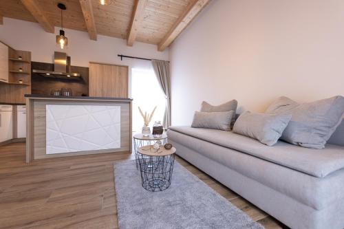 1 queen bed, 1 sofa bed