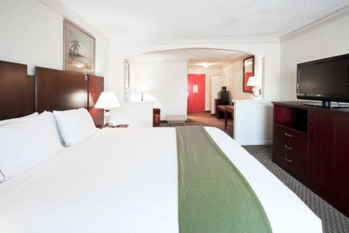 Holiday Inn Express & Suites Florida City-Gateway To Keys, an IHG Hotel