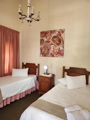2 bedrooms, 5 beds