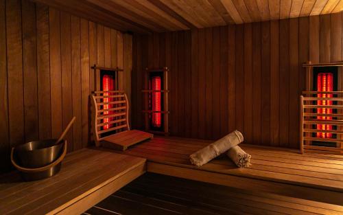 The Newport Lodge included 3h PRIVATE indoor welnes & use e-bikes - image 2