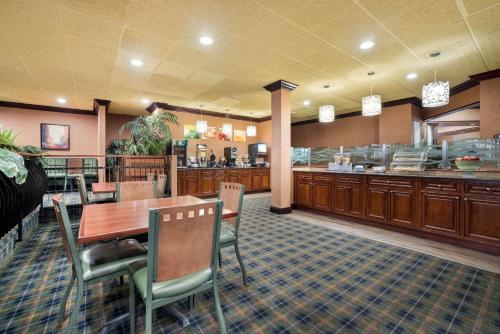 Quality Inn and Suites Fairgrounds - Syracuse