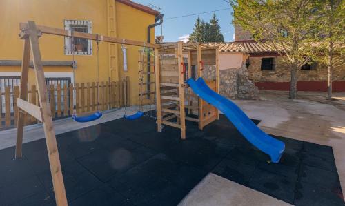 Játszótér, CASA RURAL VICENTA 1750 in Sarrion