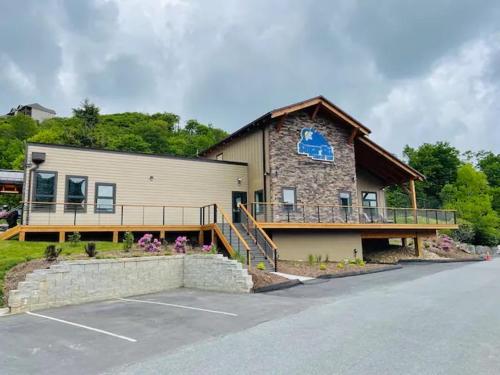 Come feel what its like to relax at 4900 in Sugar Mountain, USA