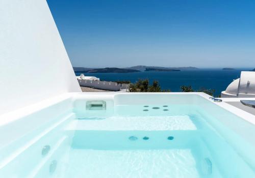 Amazing Santorini Villa Blue Horizon Villa 1 Bedroom Outdoor Plunge Pool and Caldera View Oia